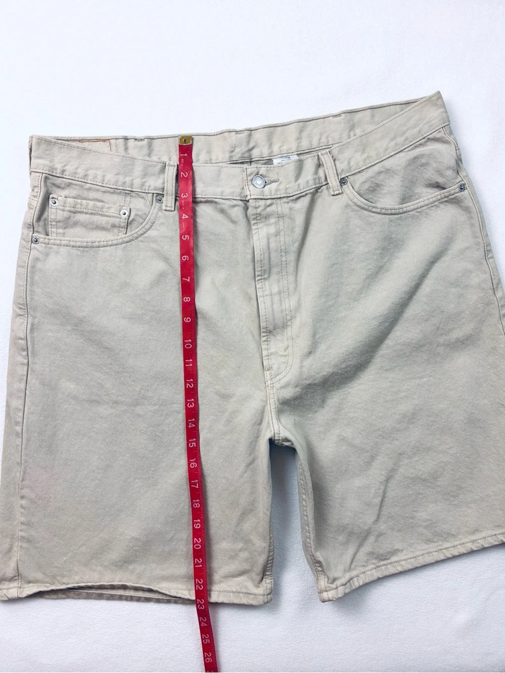 Vintage Men's Levi's 550 Light Beige Denim “Jorts” Denim Jeans Shorts Size 42